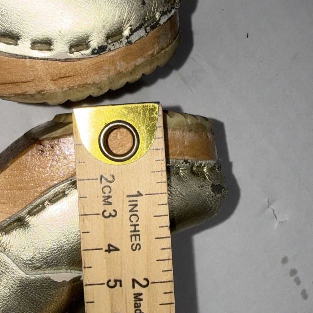 Sven Girls Swedish Made Gold‎ Metallic Leather Heart Wooden Bottom Clogs Size 23